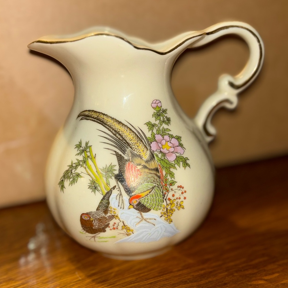 Small vintage pitcher. Approx 5.5 inches tall